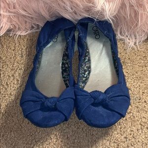 Cato blue flats